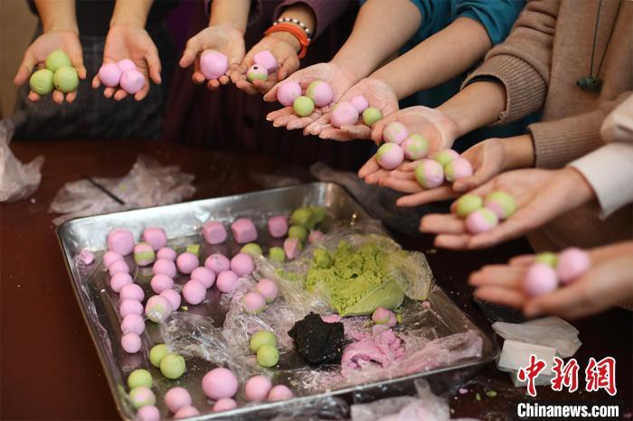 資料圖：做好的湯圓很有色彩感。泱波 攝